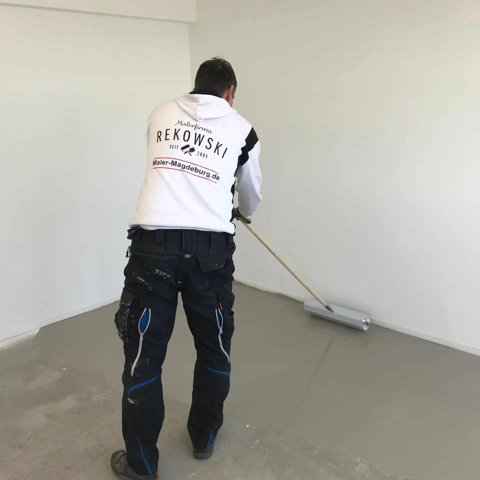 Teppichboden verlegt in einem Wohnraum – Bodenbelagsarbeiten Magdeburg